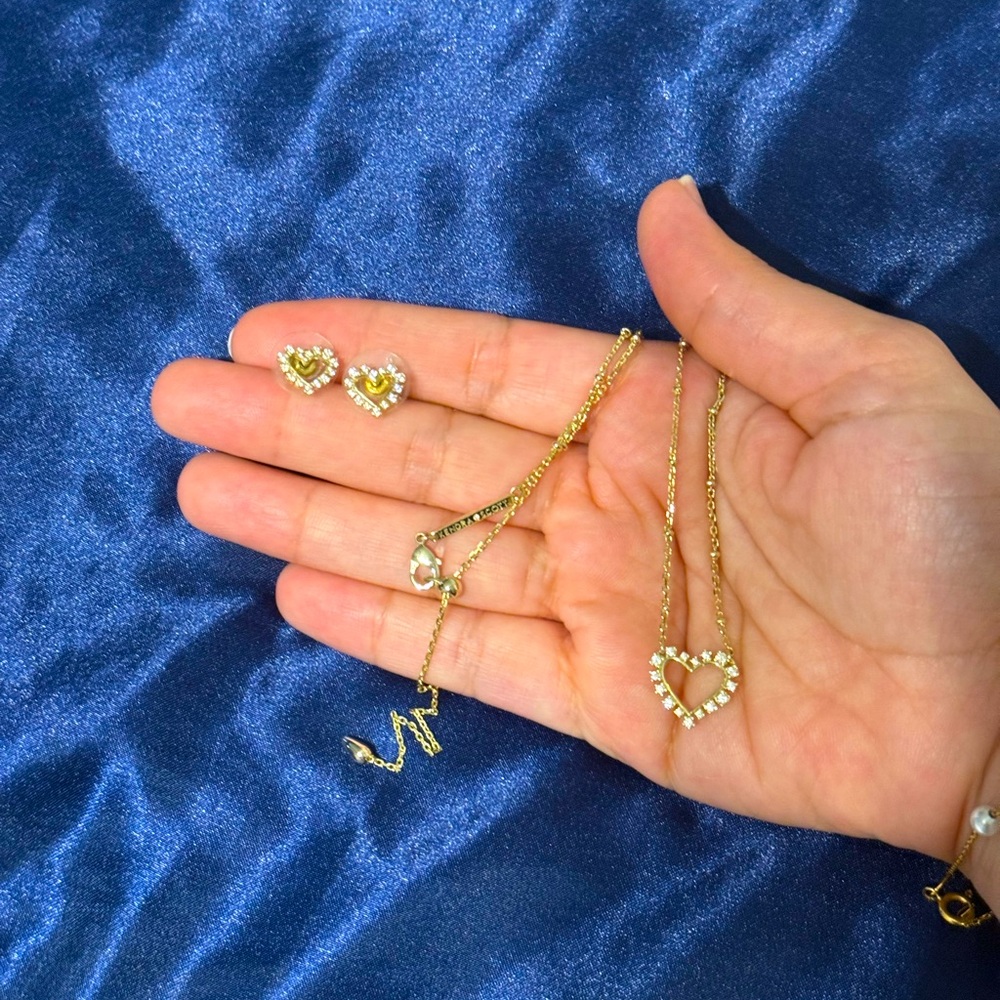 Kendra Scott set heart necklace and earrings in gold